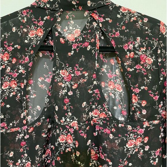 Socialite Floral Shirt Lightweight Semi-sheer cutout back - Picture 3 of 11